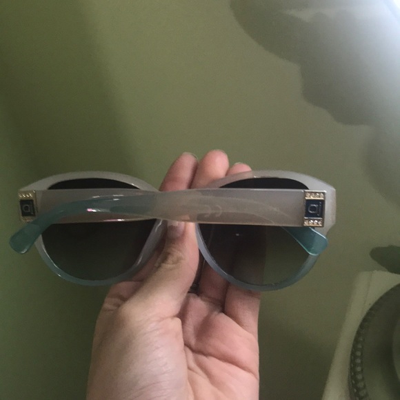 Aj sunglasses. The frames are a ombré color. - Picture 3 of 3